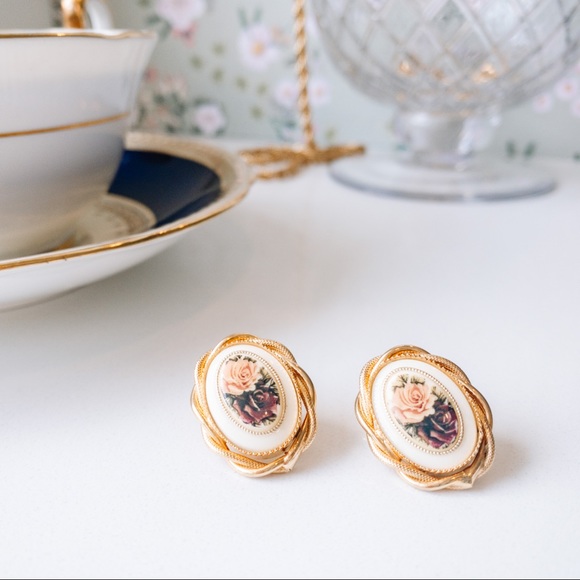 Gold Vintage Style Victorian Pink Rose Earrings - Picture 3 of 3